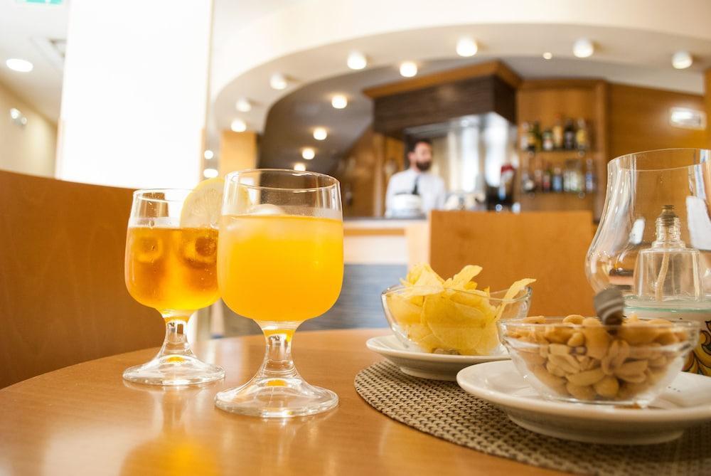 City Hotel 카소리아 외부 사진