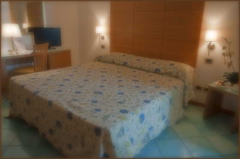 City Hotel 카소리아 외부 사진
