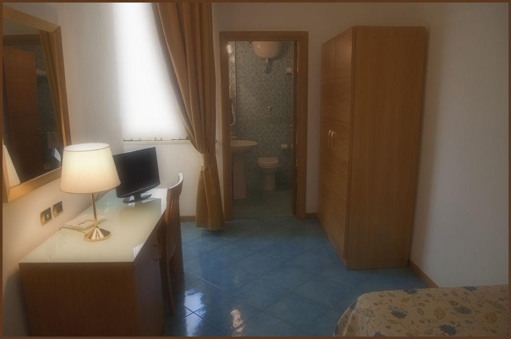 City Hotel 카소리아 외부 사진