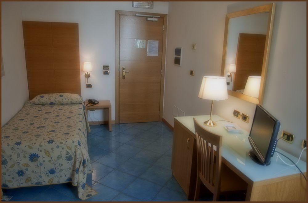 City Hotel 카소리아 외부 사진