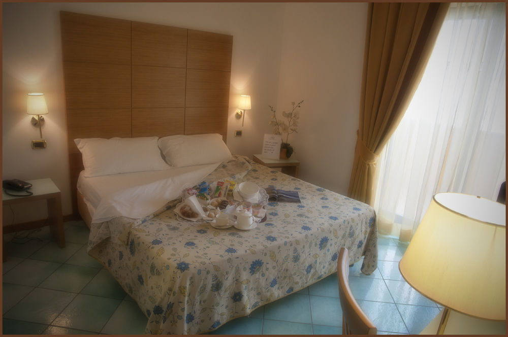 City Hotel 카소리아 외부 사진