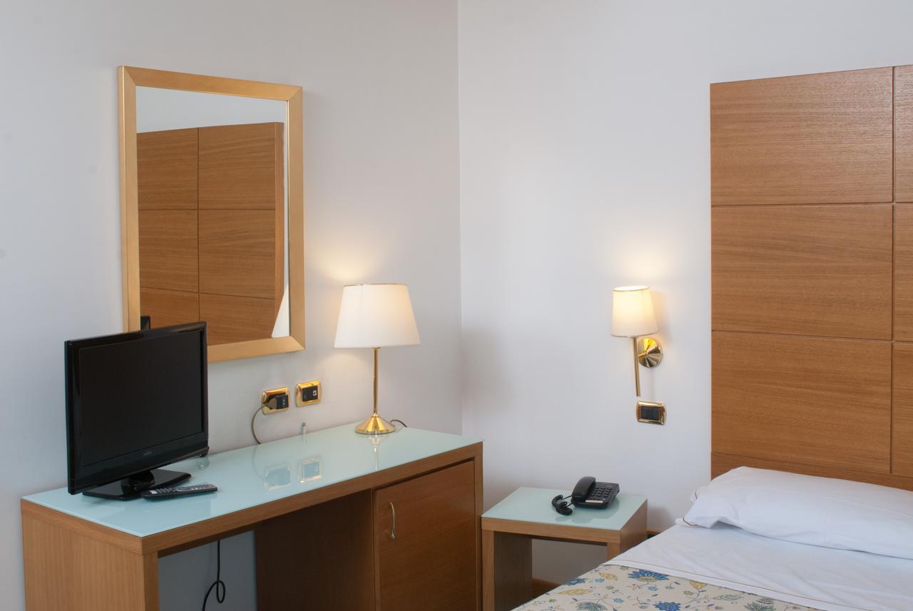 City Hotel 카소리아 외부 사진