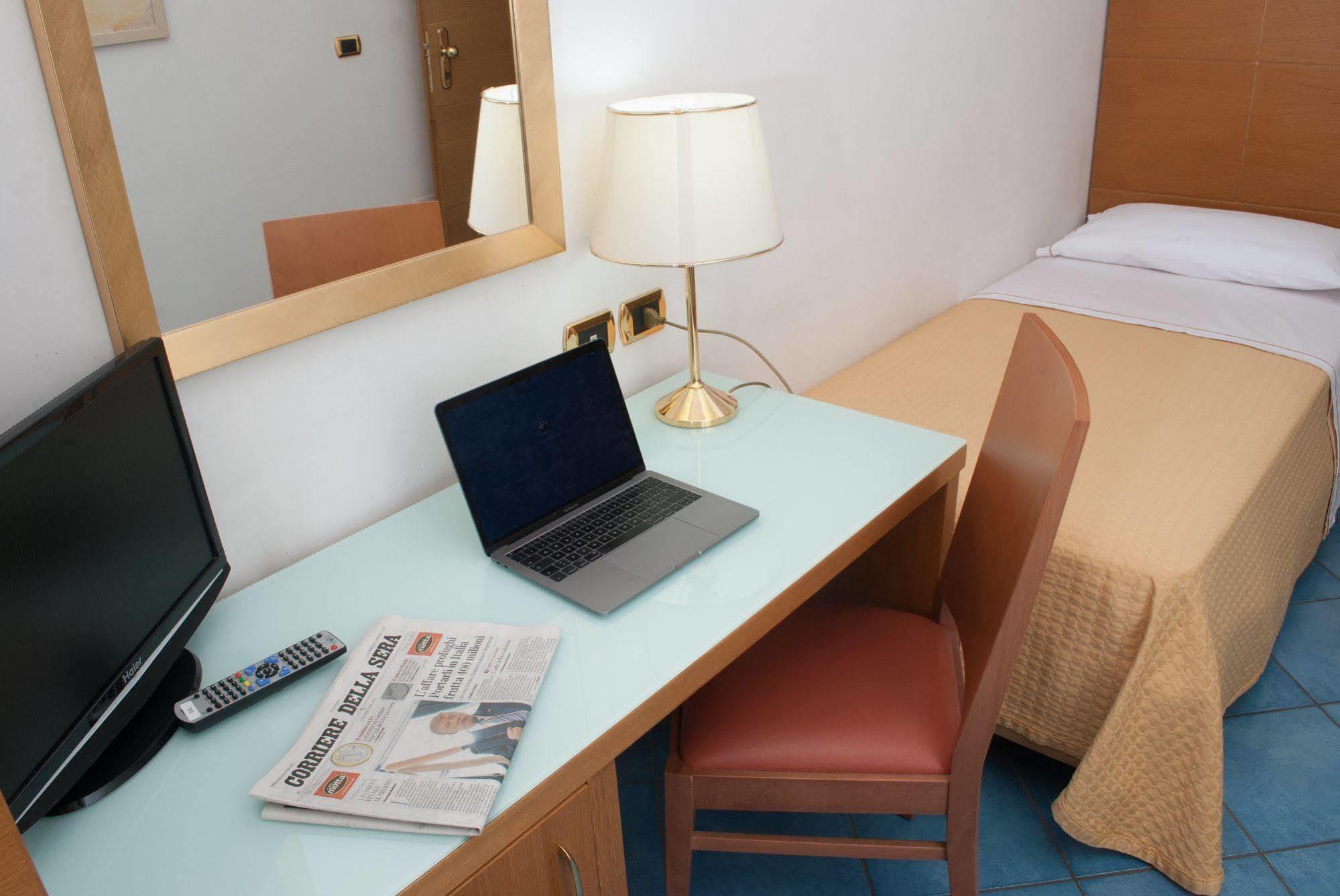 City Hotel 카소리아 외부 사진