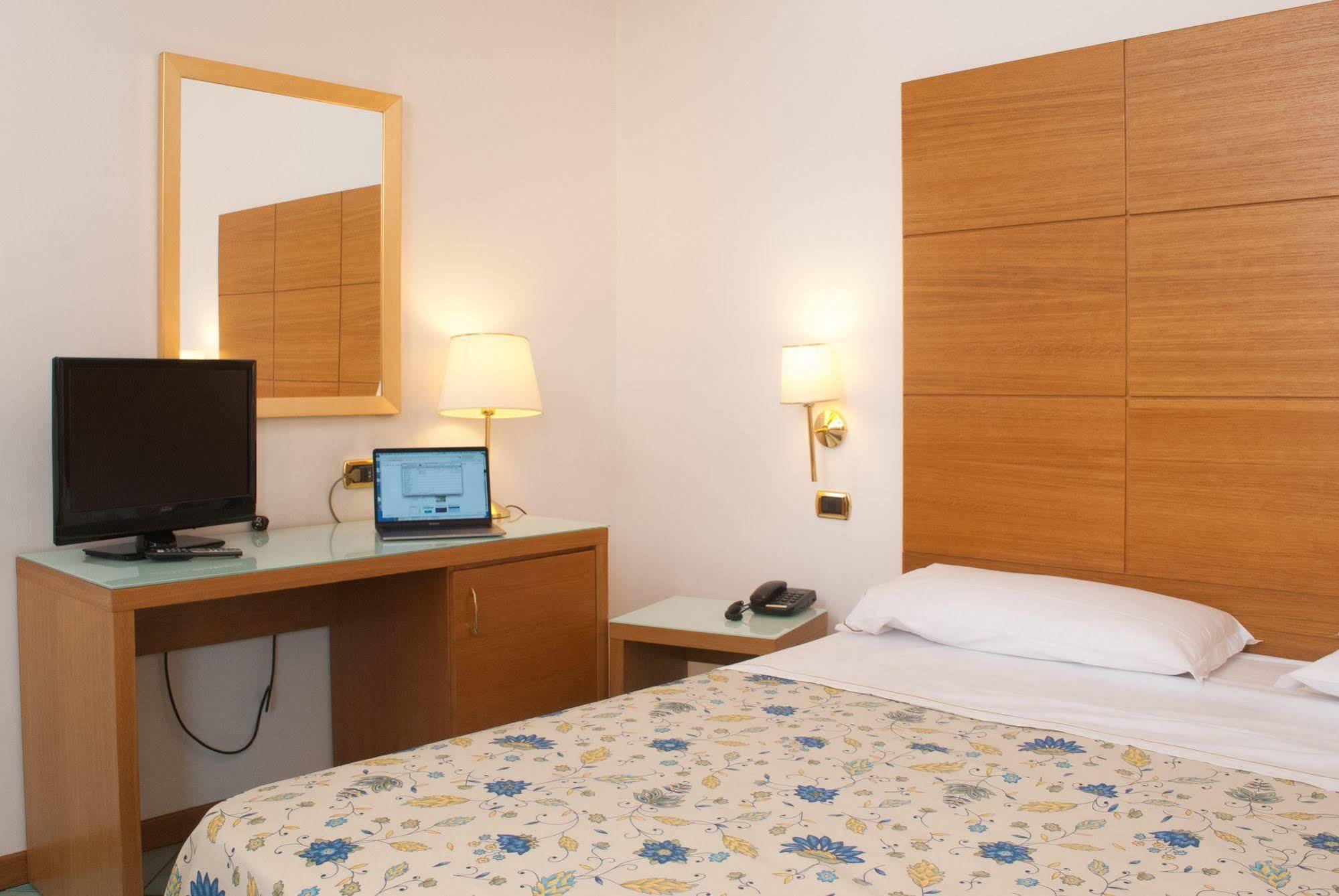 City Hotel 카소리아 외부 사진