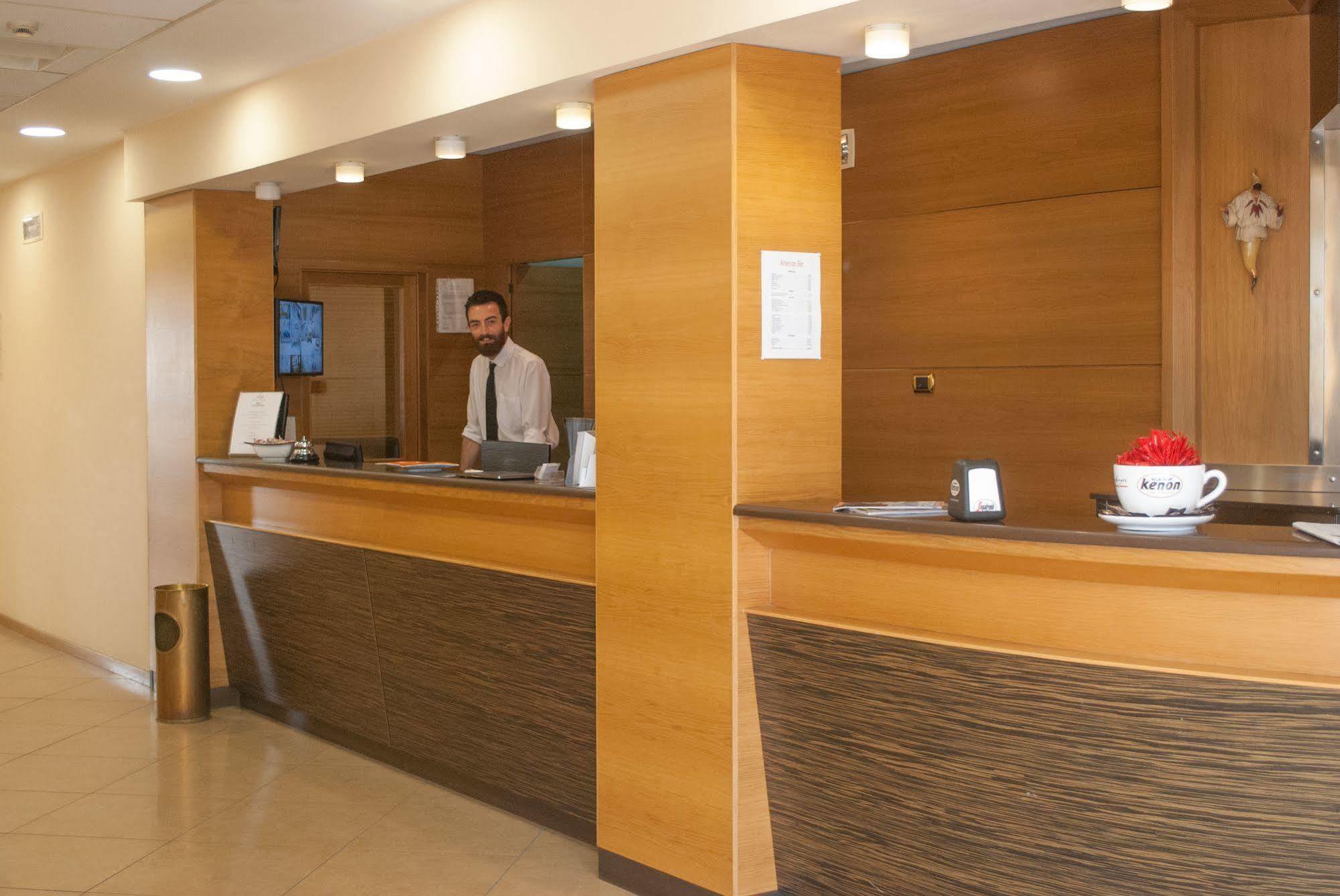 City Hotel 카소리아 외부 사진